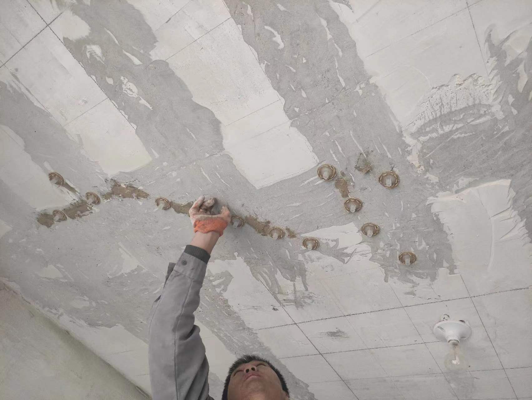 安化混凝土楼板裂缝为什么会开裂?怎么修补?